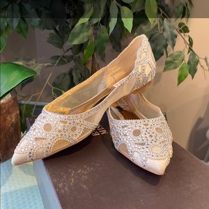 Badgley Mischka Gigi crystal flats size 10 wide